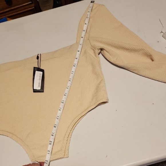 PrettyLittleThing NWT Cream Ribbed Long Sleeve Top - Picture 4 of 6